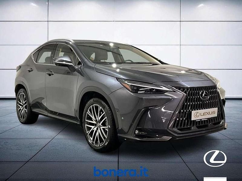 Usata Lexus NX200t Luxury Line 243 CV (178 kW) 2022 Sonic grey SUV