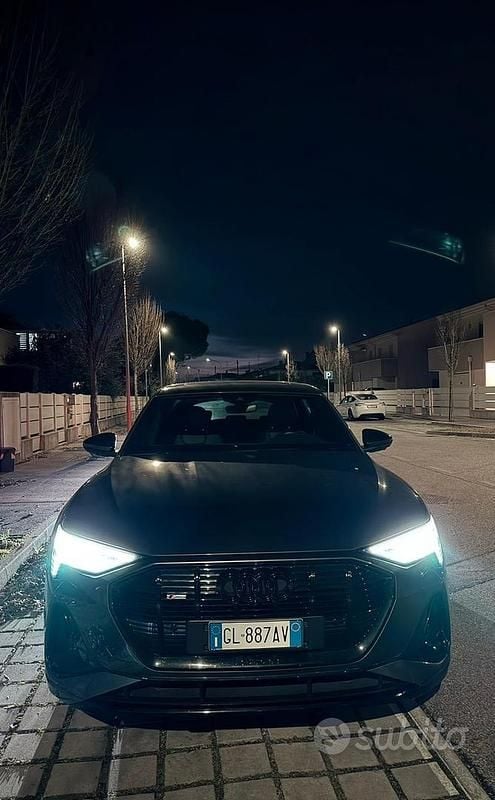 Usata Audi e-tron 300 kW (408 CV) 2022 Grigio SUV