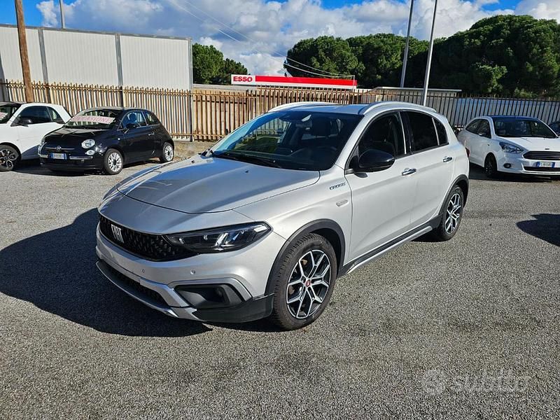 Usata Fiat Tipo Cross 130 CV (95 kW) 2022 Grigio Berlina