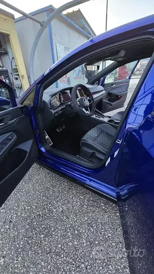 Usata VW Golf VIII R-line 150 CV (110 kW) 2022 Bluazzurro Berlina