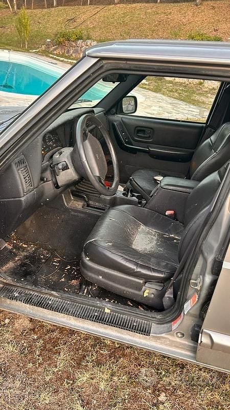 Usata Jeep Cherokee 116 CV (85 kW) 2000 Grigio SUV