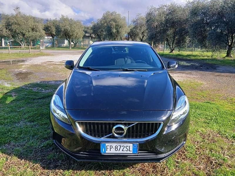 Usata Volvo V40 R-Design 120 CV (88 kW) 2018 Nero Berlina