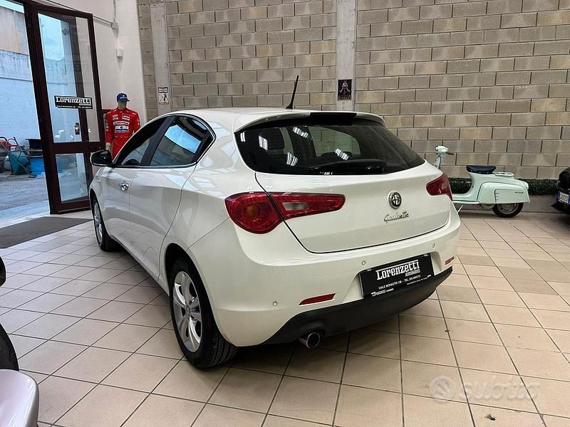 Usata Alfa Romeo Giulietta 104 CV (76 kW) 2011 Bianco Utilitaria