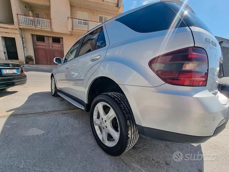 Usata Mercedes ML320 224 CV (164 kW) 2006 Grigio SUV