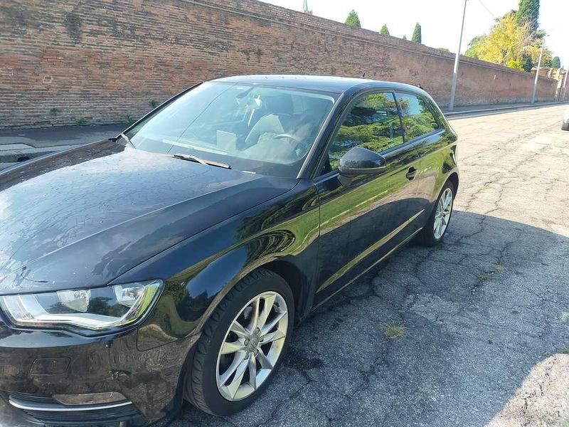 Nero Usata 2015 Audi A3 Ambiente Tre volumi | 9000 € (Super prezzo) - Immagine 1/4