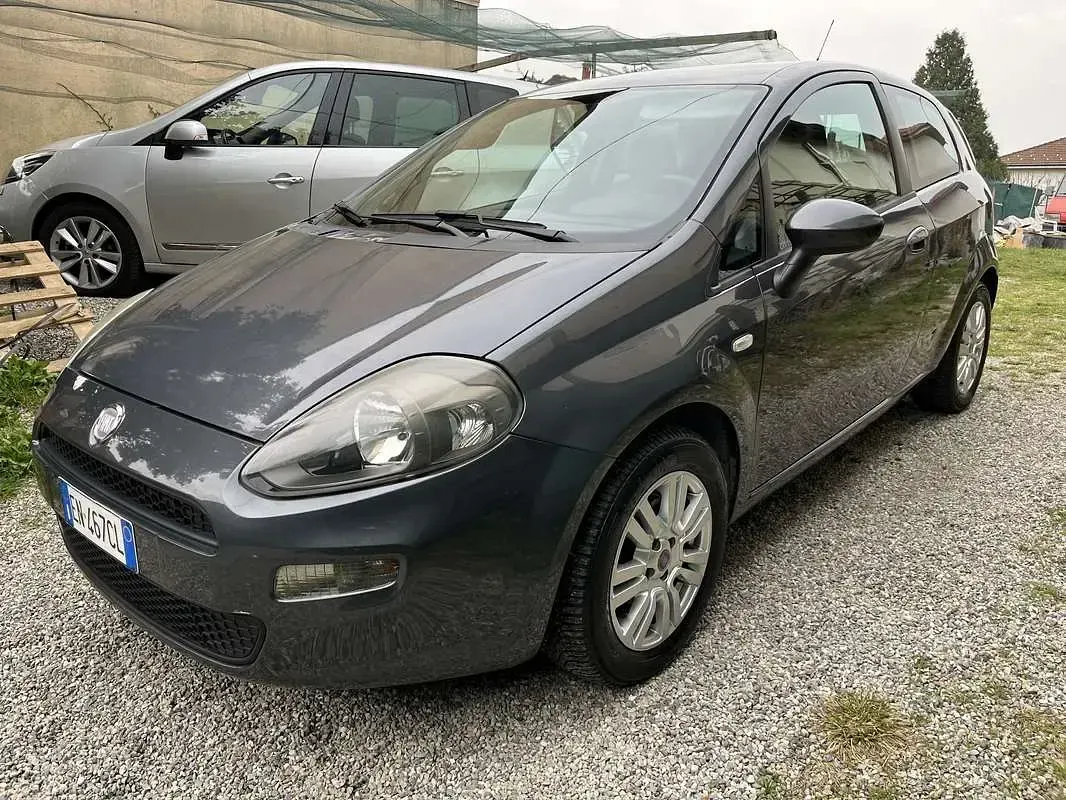Usata Fiat Punto Lounge 86 CV (63 kW) 2012 Grigio Utilitaria
