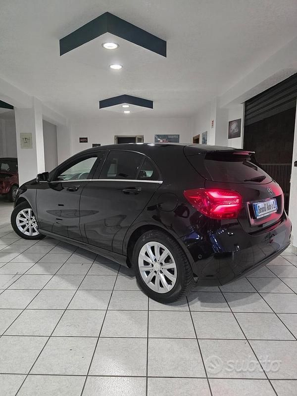 Usata Mercedes A180 109 CV (80 kW) 2016 Nero Berlina