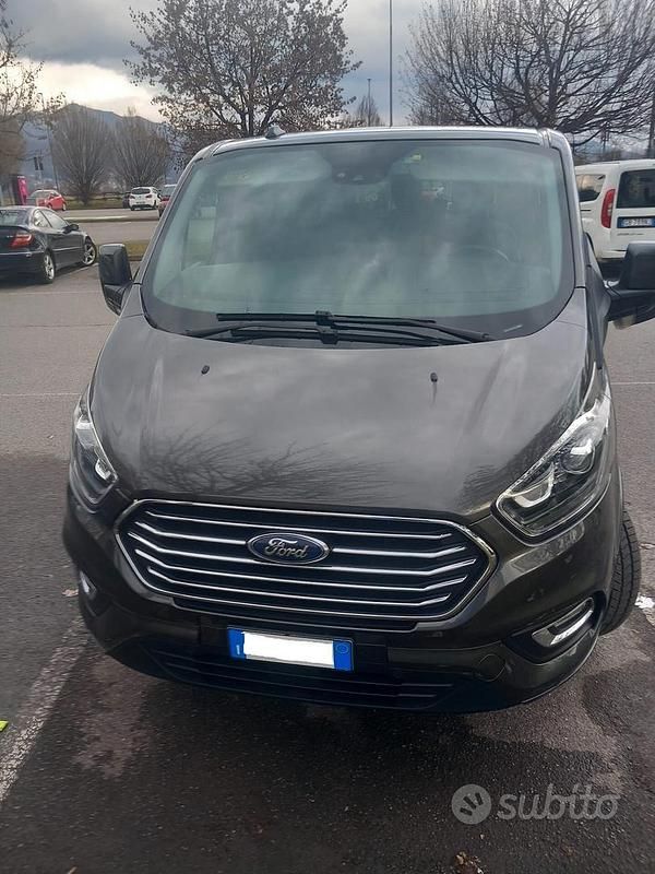 Usata Ford Tourneo Titanium 170 CV (125 kW) 2023 Grigio Monovolume