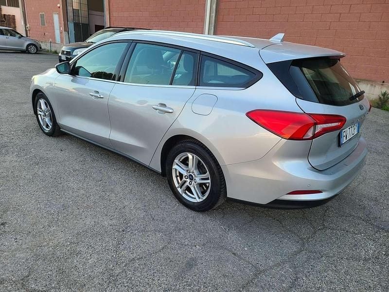 Usado Ford Focus 120 HP (88 kW) 2019 Prateado Carrinha