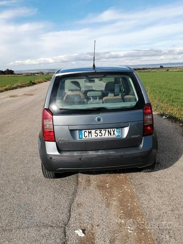 Usata Fiat Idea 101 CV (74 kW) 2004 Grigio Monovolume