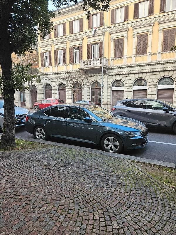 Usata Skoda Superb Executive 150 CV (110 kW) 2018 Grigio Berlina