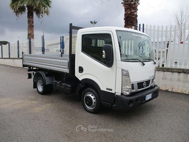 Usata Nissan Cabstar 136 CV (100 kW) 2015 Bianco Pick-up