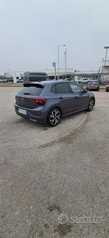 Usata VW Polo R-line 95 CV (69 kW) 2023 Grigio Berlina