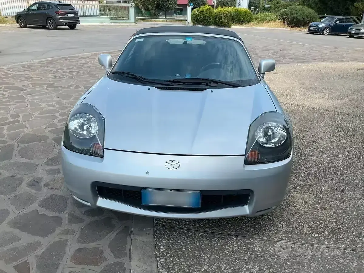 Usata Toyota MR2 140 CV (102 kW) 2001 Grigio Cabrio