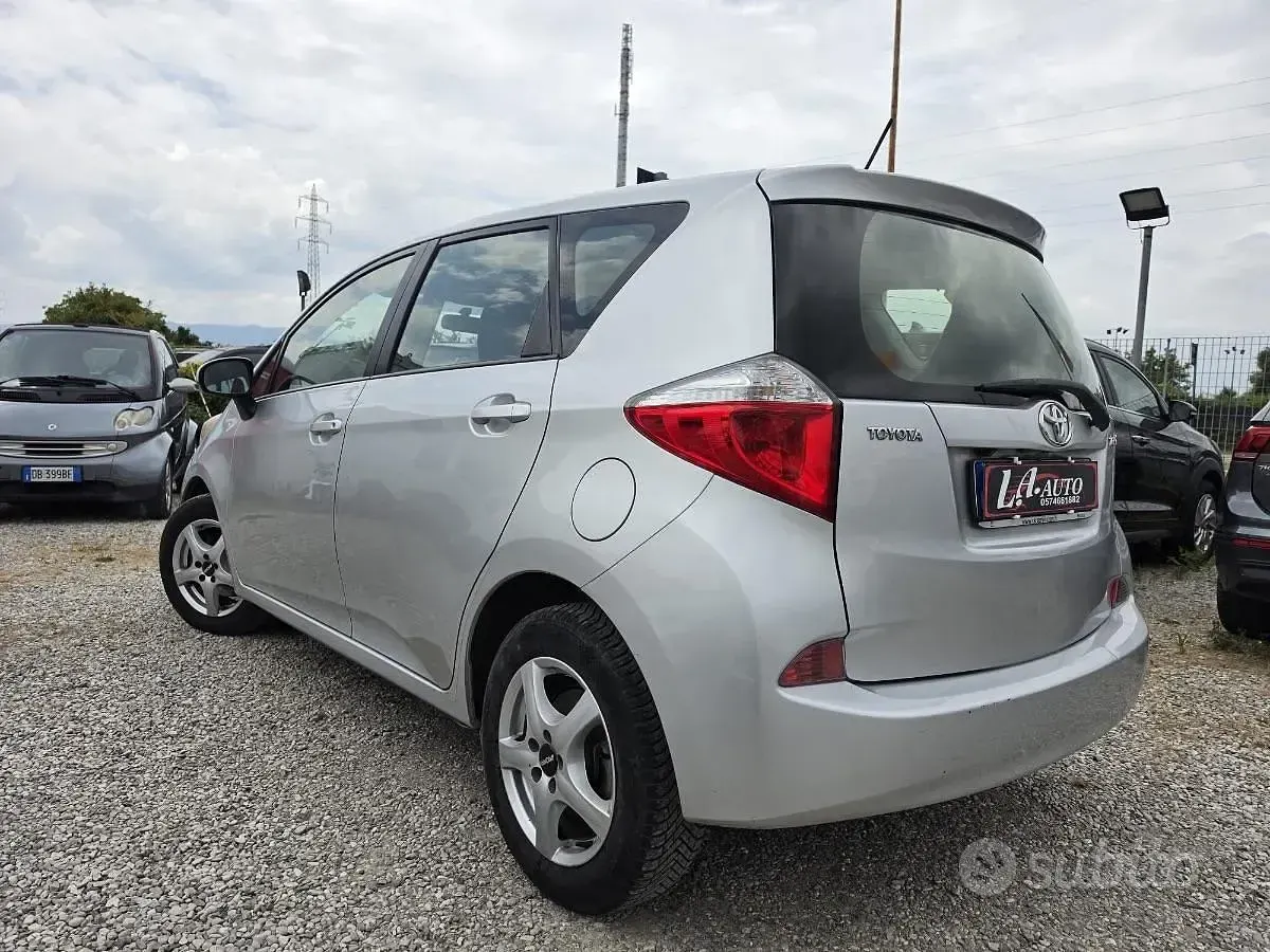 Usata Toyota Verso-S Active 90 CV (66 kW) 2011 Monovolume