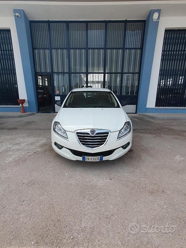 Usata Lancia Delta 105 CV (77 kW) 2014 Bianco Utilitaria