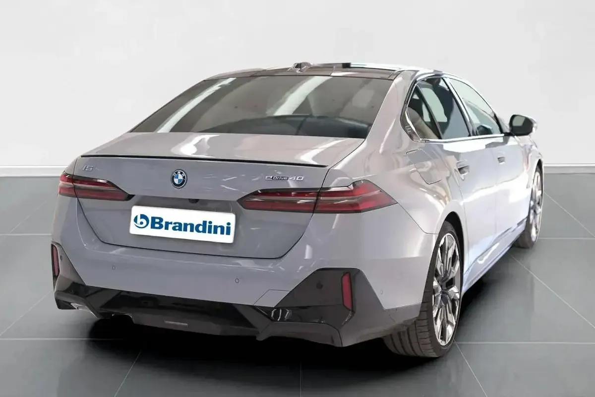 Usata BMW i5 Comfort Edition 250 kW (340 CV) 2024 Grigio Berlina