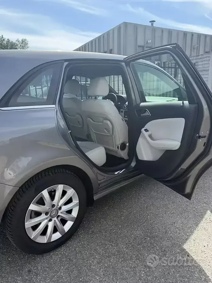 Usata Mercedes B180 122 CV (89 kW) 2015 Utilitaria