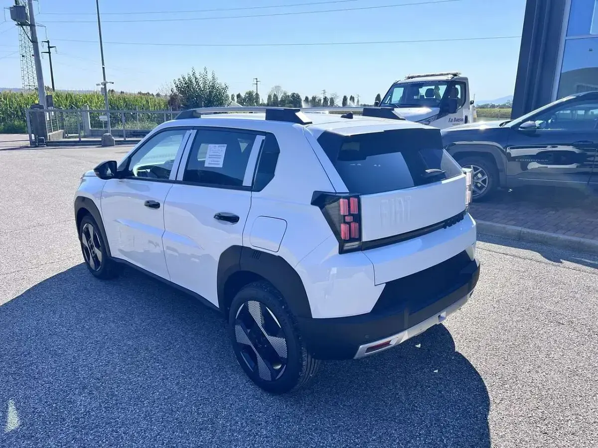 Nuova Fiat Grande Panda La Prima 101 CV (74 kW) 2026 Bianco Utilitaria