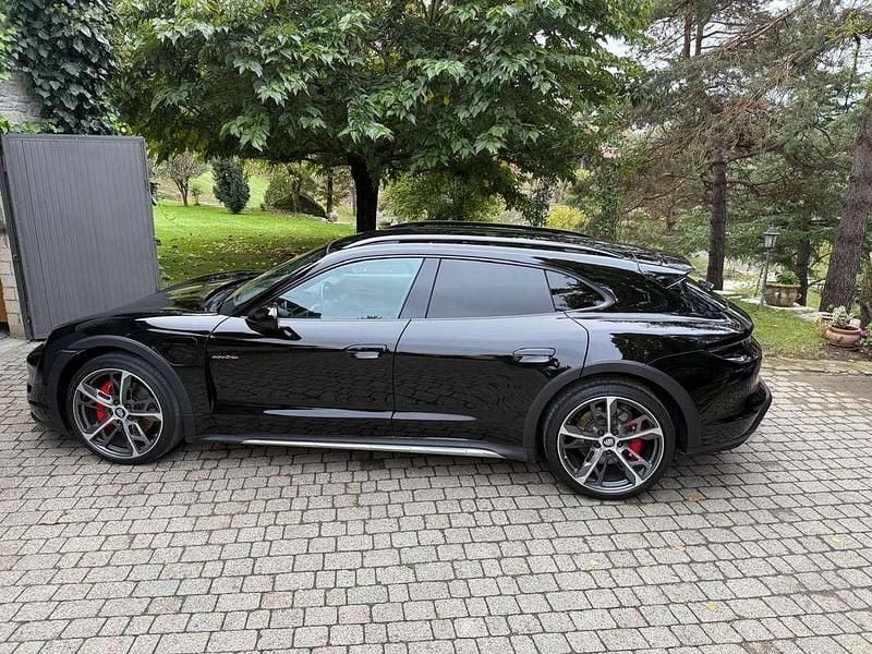 Usata 2022 Porsche Taycan Cross Turismo Station wagon | 69.000 € (Cara) - Immagine 1/4