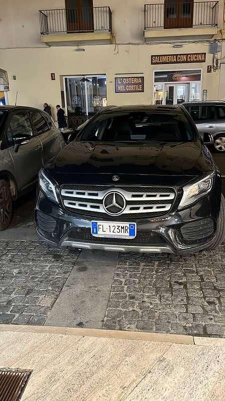 Usata Mercedes GLA200 136 CV (100 kW) 2017 Nero SUV