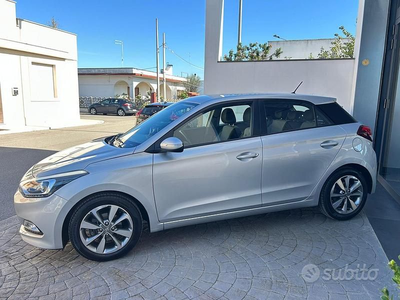 Usata Hyundai i20 Style 84 CV (61 kW) 2015 Grigio Berlina