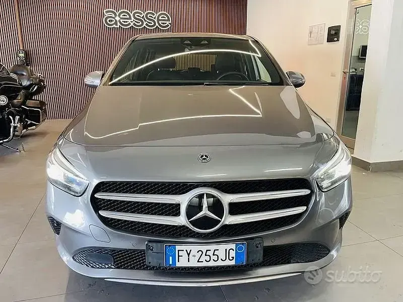 Usata Mercedes B180 116 CV (85 kW) 2019 Grigio Utilitaria