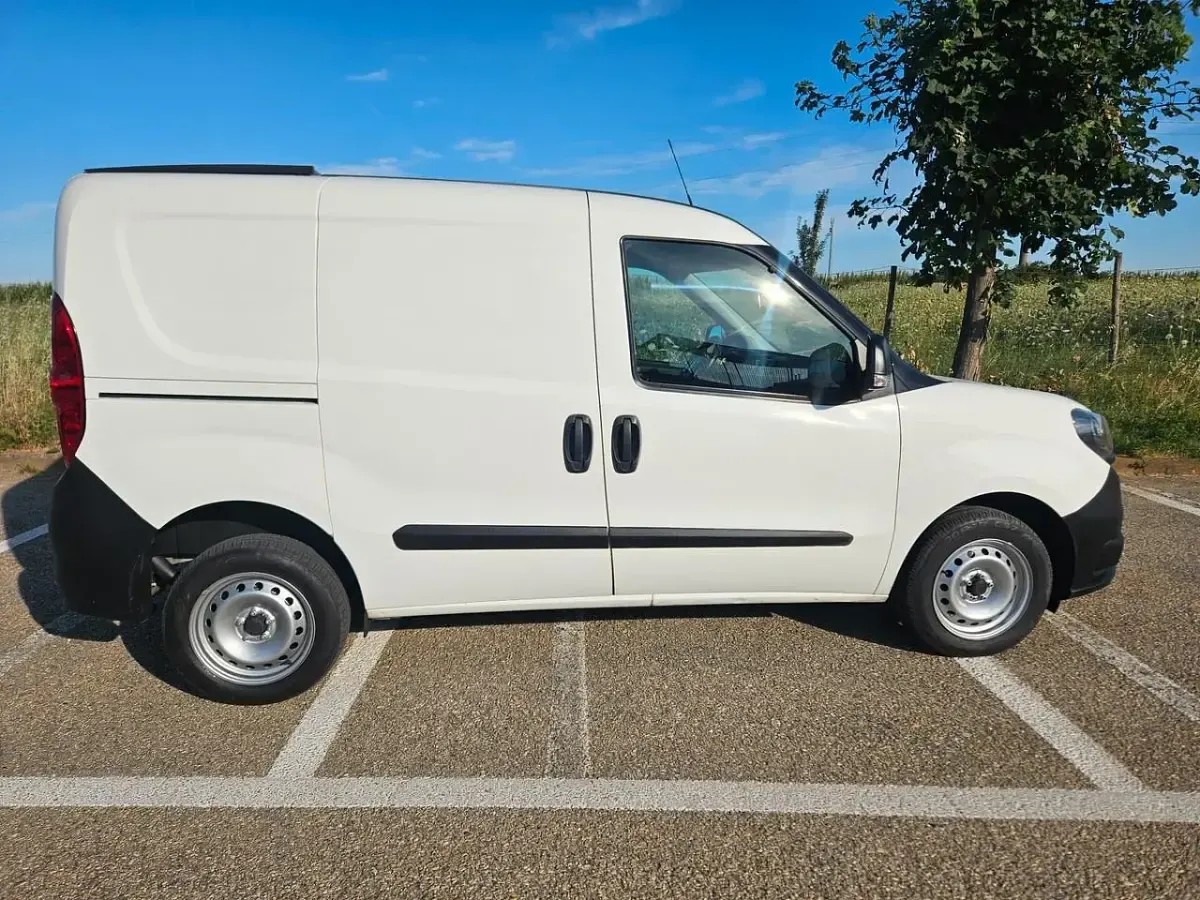 Usata Fiat Doblò Lounge 95 CV (69 kW) 2020 Bianco Monovolume