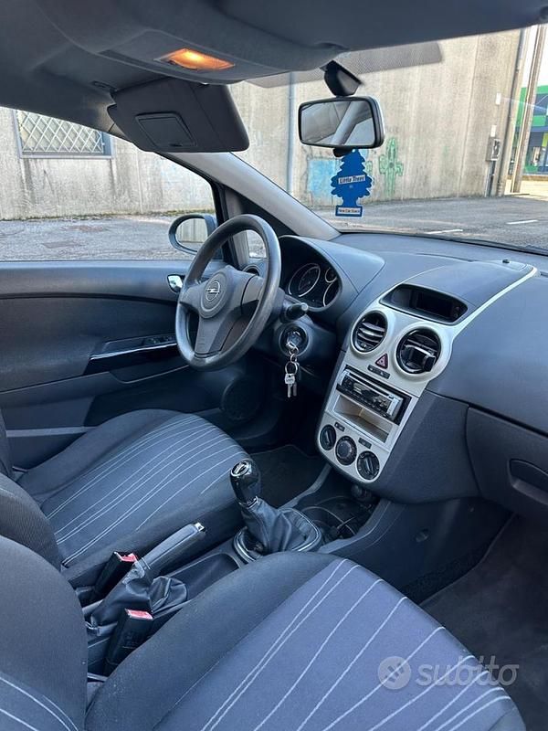 Usata 2007 Opel Corsa Coupé | 2000 € - Immagine 1/4