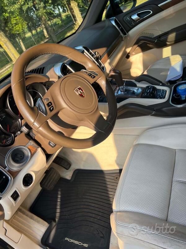 Usata Porsche Cayenne 245 CV (180 kW) 2011 Marrone SUV