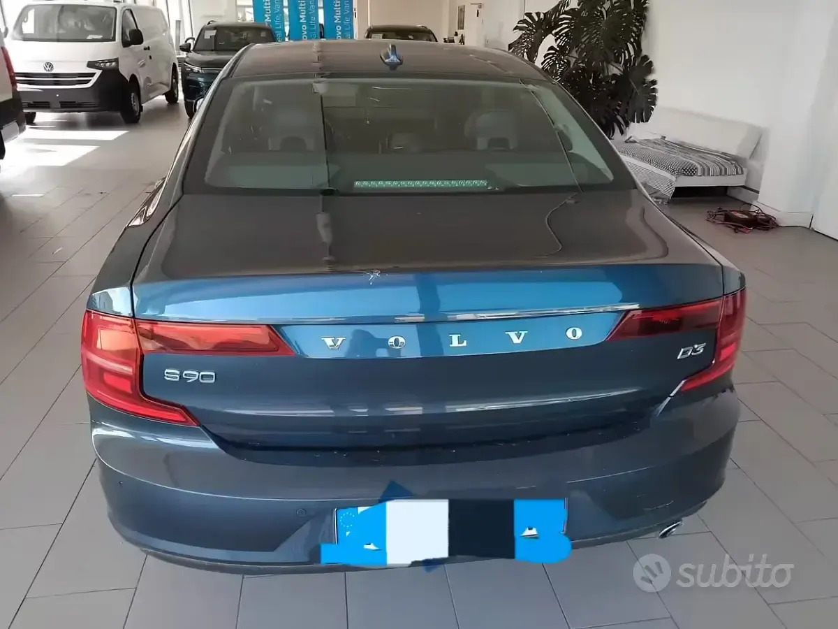 Usata Volvo S90 150 CV (110 kW) 2018 Blu Berlina