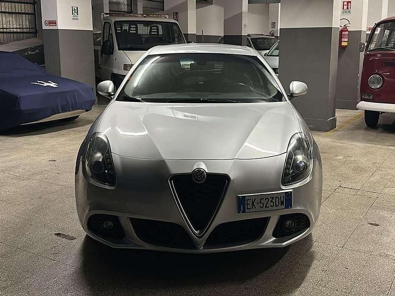 Usata Alfa Romeo Giulietta Distinctive 105 CV (77 kW) 2011 Argento Berlina