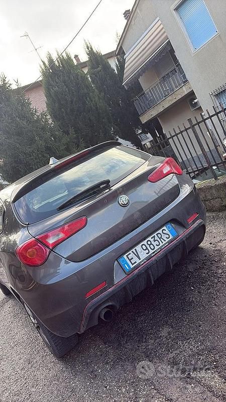 Usata Alfa Romeo Giulietta 105 CV (77 kW) 2013 Grigio Utilitaria
