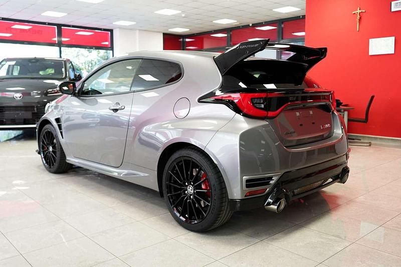 Nuova Toyota Yaris Aero 280 CV (205 kW) 2026 Precious metal Utilitaria