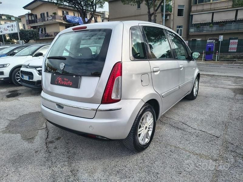Usata Lancia Musa S 95 CV (69 kW) 2010 Grigio Monovolume