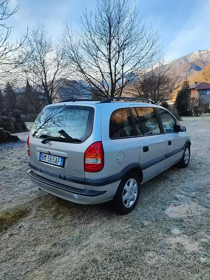 Usata Opel Zafira 125 CV (91 kW) 2003 Monovolume