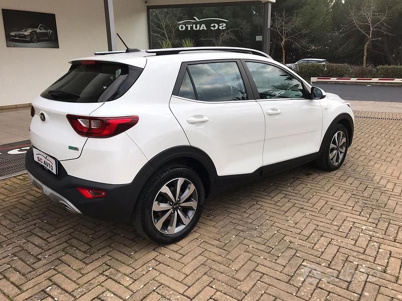 Usata Kia Stonic Style 82 CV (60 kW) 2021 Bianco SUV