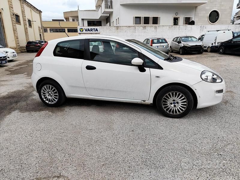 Usata Fiat Punto Young 85 CV (62 kW) 2015 Bianco Utilitaria
