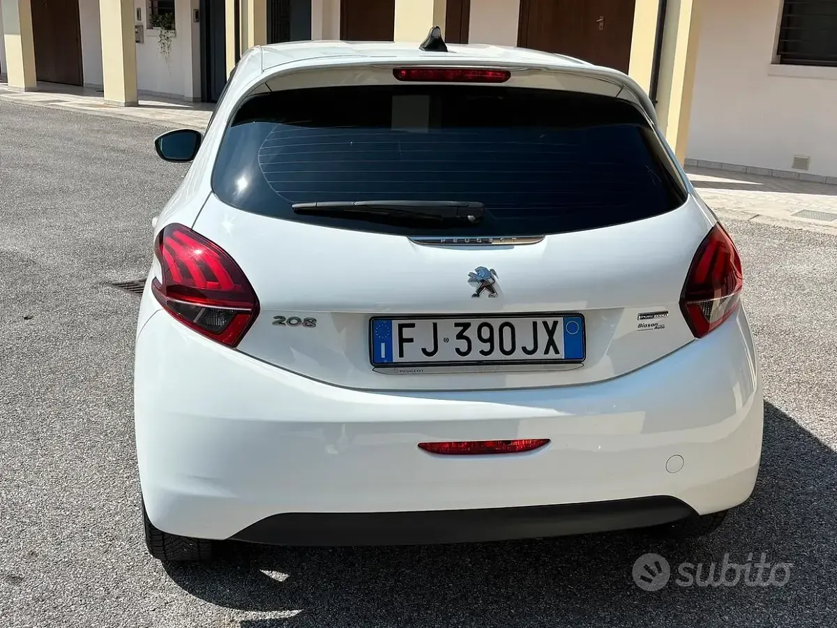 Usata Peugeot 208 82 CV (60 kW) 2017 Bianco Utilitaria