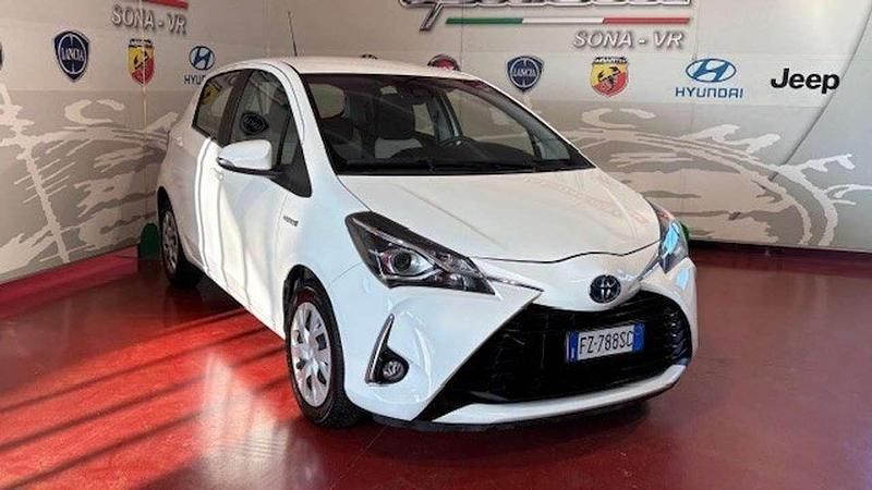 Usata Toyota Yaris Hybrid Business Edition 73 CV (53 kW) 2019 Bianco Berlina