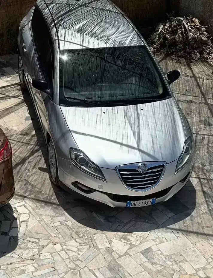 Usata Lancia Delta 120 CV (88 kW) 2009 Utilitaria