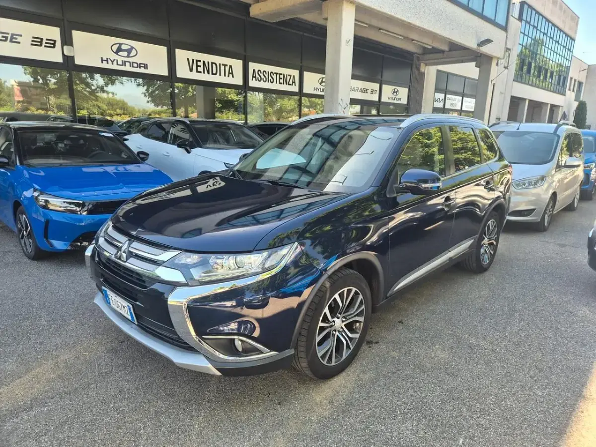 Usata Mitsubishi Outlander Instyle 150 CV (110 kW) 2017 Blu SUV