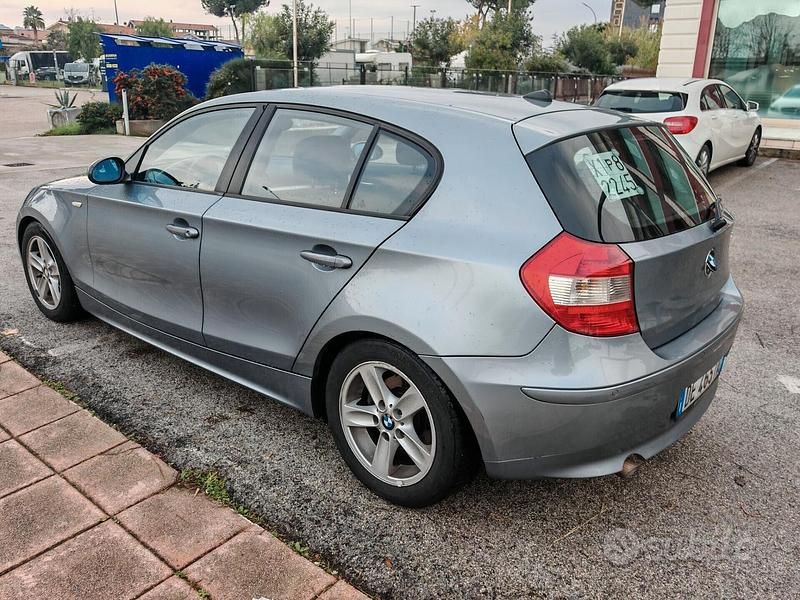 Usata BMW 118 122 CV (89 kW) 2007 Blu Utilitaria