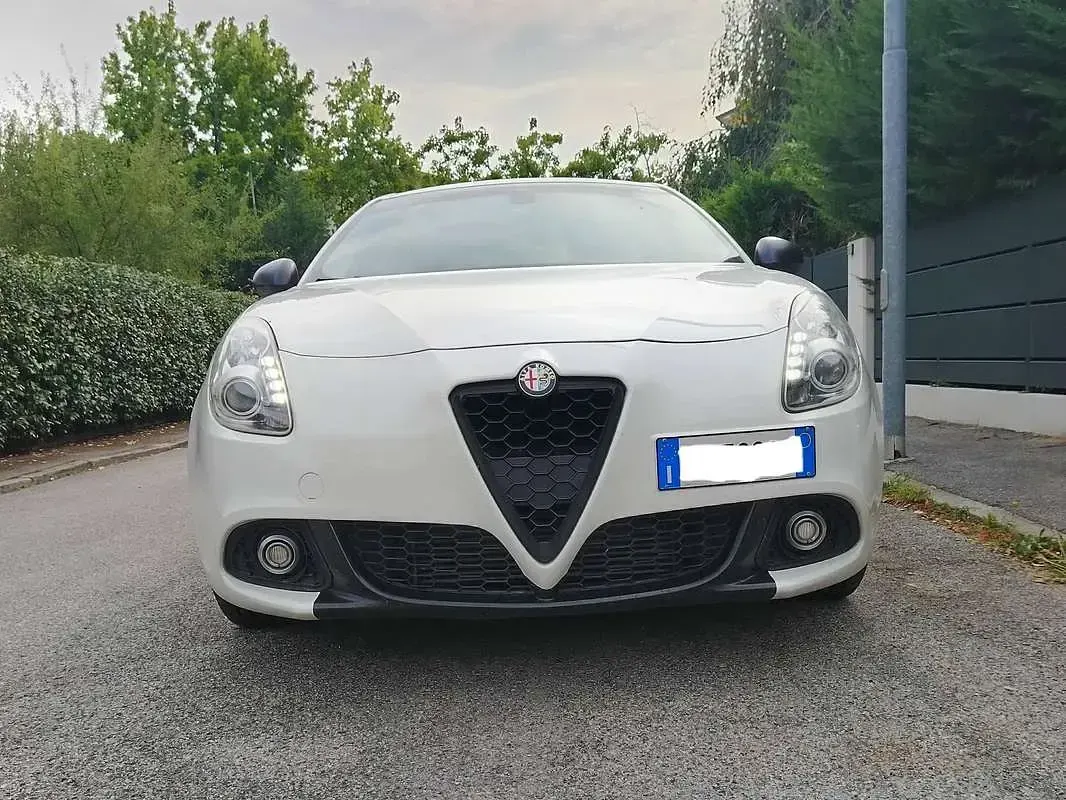 Usata Alfa Romeo Giulietta Distinctive 105 CV (77 kW) 2014 Bianco Utilitaria
