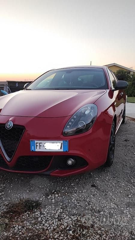 Usata Alfa Romeo Giulietta Super 120 CV (88 kW) 2016 Rosso Utilitaria