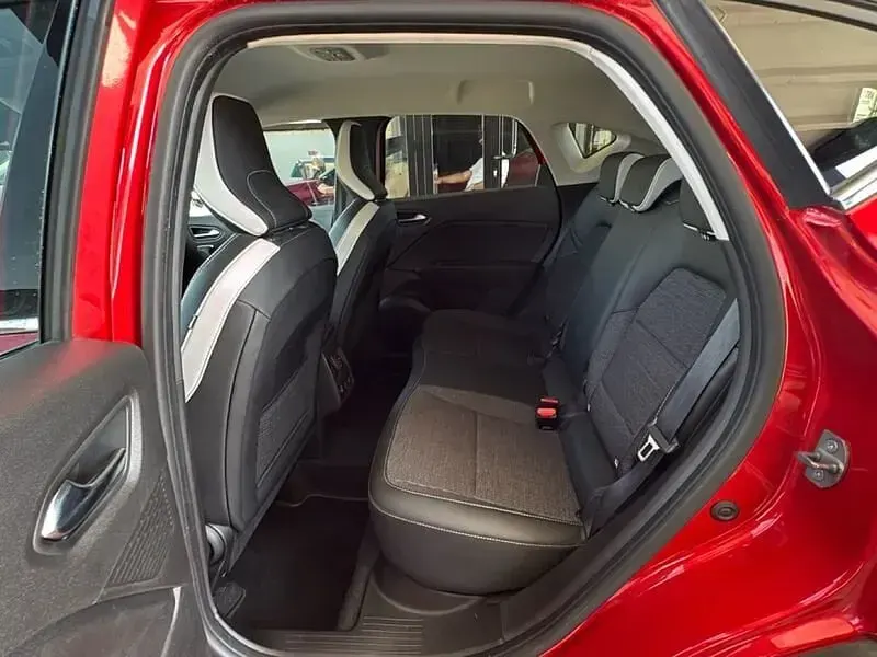 Usata Renault Captur Techno 143 CV (105 kW) 2023 Rosso SUV