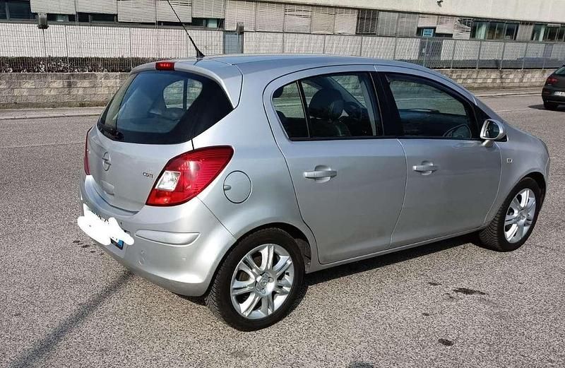 Usata Opel Corsa Enjoy 90 CV (66 kW) 2008 Utilitaria