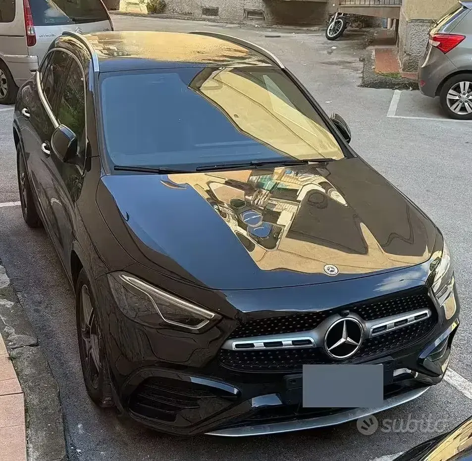 Usata Mercedes GLA180 Advanced Plus 116 CV (85 kW) 2024 Nero SUV