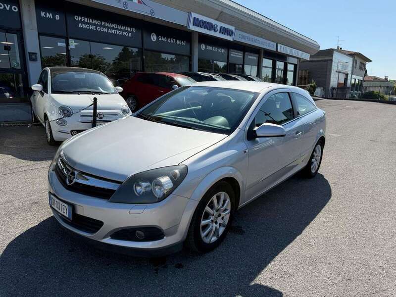 Argento Usata 2007 Opel Astra GTC Cosmo Tre volumi | 1500 € (Super prezzo) - Immagine 1/4