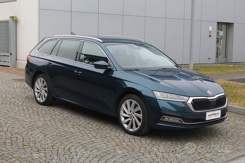 Usata Skoda Octavia Style 150 CV (110 kW) 2022 Verde Station wagon